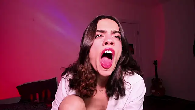 Snapshot of nightfloatt chatting on 11-25-25, 02:17 nightfloatt online show from 11-25-25, 02:17