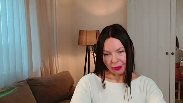 Snapshot of LittleNicolee chatting on 12-15-25, 01:04 LittleNicolee online show from 12-15-25, 01:04