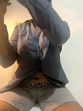 Snapshot of lulu_jasmine chatting on 10-16-25, 08:04 lulu jasmine online show from 10-16-25, 08:04