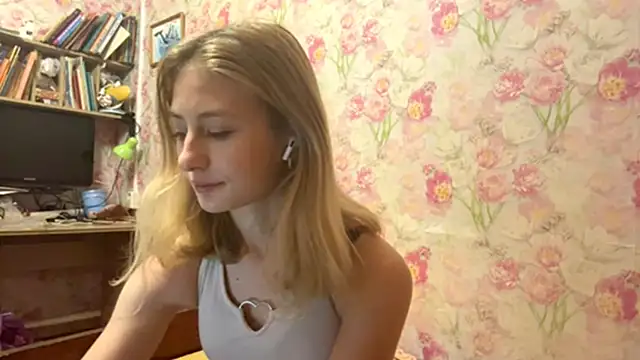 AmeliLia online show from 12-18-25, 04:02