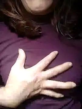 YiyinLy online show from 11-19-25, 09:37