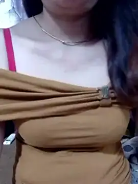 YiyinLy online show from 05-18-26, 07:25