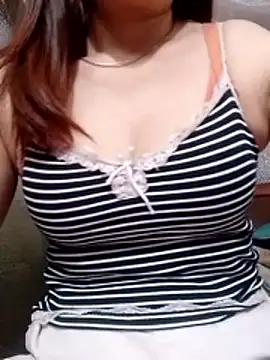YiyinLy online show from 06-06-26, 01:11