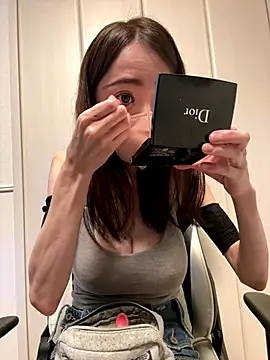 Snapshot of ericiii chatting on 11-13-25, 03:38 ericiii online show from 11-13-25, 03:38