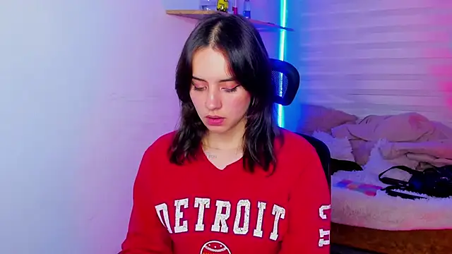 Emily Lindey online show from 10-17-25, 03:10