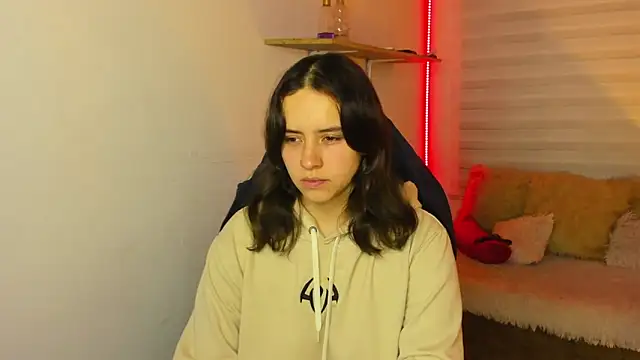 Emily Lindey online show from 11-09-25, 03:05