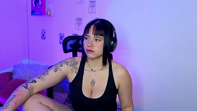 Emily Lindey online show from 04-09-26, 04:56