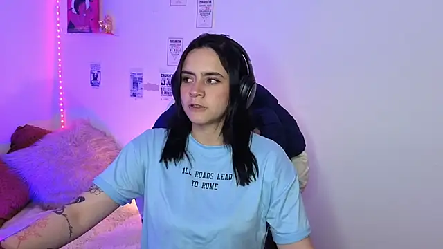 Emily Lindey online show from 04-10-26, 04:06