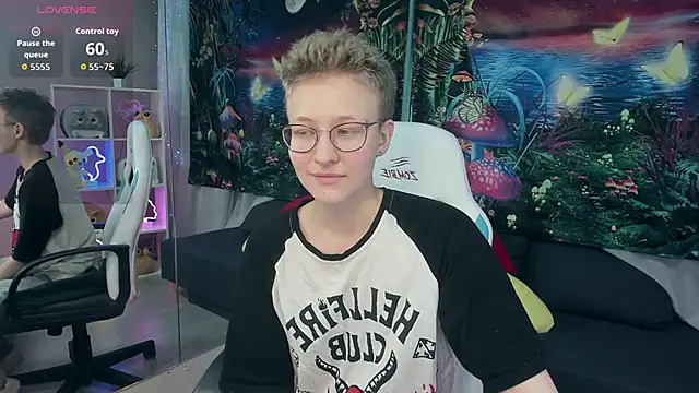EllaSloan online show from 10-21-25, 06:03