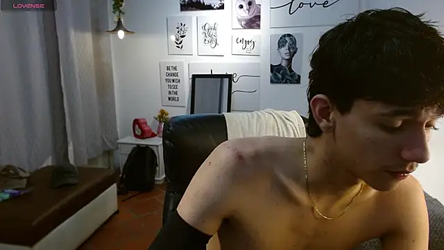 AmethystShadow17 online show from 12-20-25, 08:05