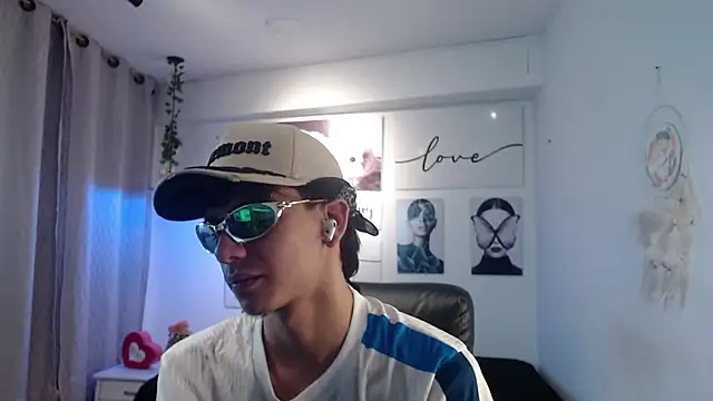 AmethystShadow17 online show from 01-11-26, 03:39