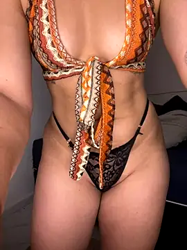 Snapshot of Bellafit02 chatting on 10-20-25, 04:07 Bellafit02 online show from 10-20-25, 04:07