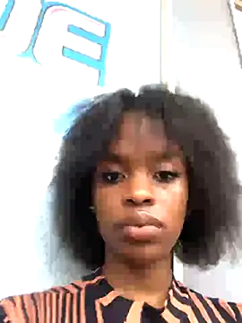 Snapshot of TinyThick chatting on 11-15-25, 01:18 TinyThick online show from 11-15-25, 01:18