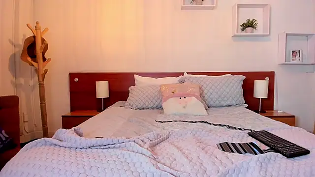 Snapshot of Cat__Moon__ chatting on 11-21-25, 09:02 Cat Moon online show from 11-21-25, 09:02