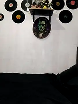 Snapshot of impia-69 chatting on 12-14-25, 09:19 impia-69 online show from 12-14-25, 09:19