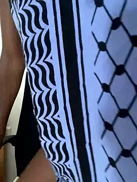 Snapshot of NyahHeat chatting on 01-08-26, 12:29 NyahHeat online show from 01-08-26, 12:29