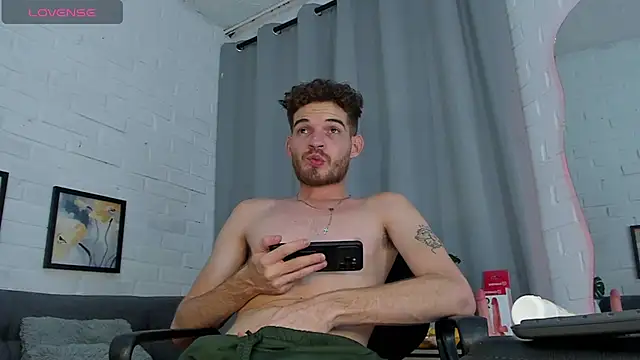 Snapshot of MATEO_HUNTER chatting on 12-19-25, 05:25 MATEO HUNTER online show from 12-19-25, 05:25