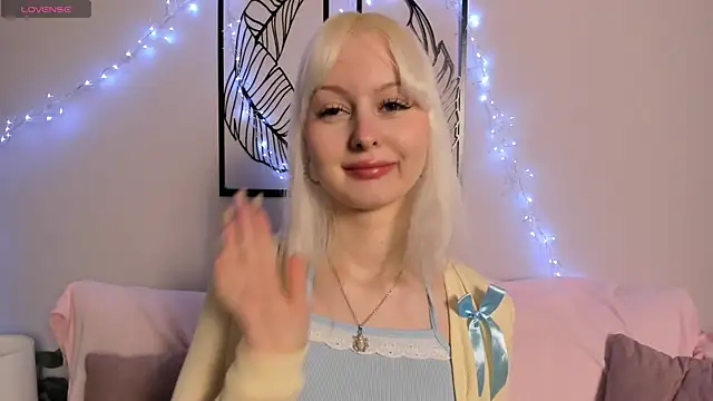 AdeleSilver online show from 10-31-25, 02:01