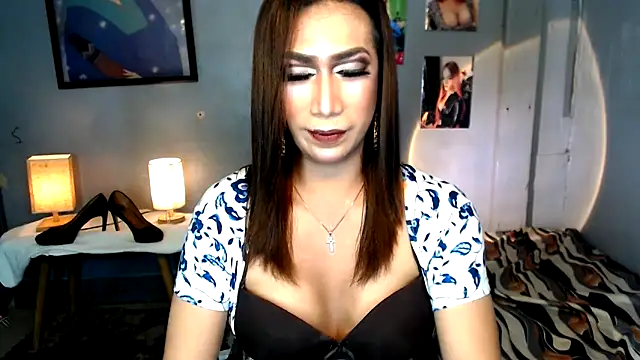 littleredbunny27 online show from 06-05-26, 09:37
