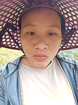 Snapshot of Mising5022 chatting on 10-27-25, 05:44 Mising5022 online show from 10-27-25, 05:44