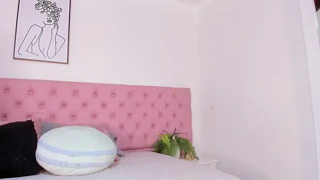 Hanna Garciia online show from 10-21-25, 07:58