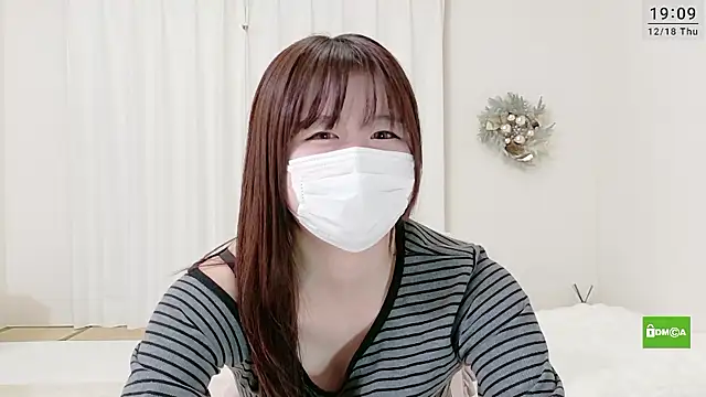 Snapshot of rei-chan chatting on 12-18-25, 10:10 rei-chan online show from 12-18-25, 10:10