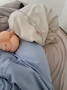 Snapshot of Mikadu95 chatting on 10-22-25, 10:15 Mikadu95 online show from 10-22-25, 10:15