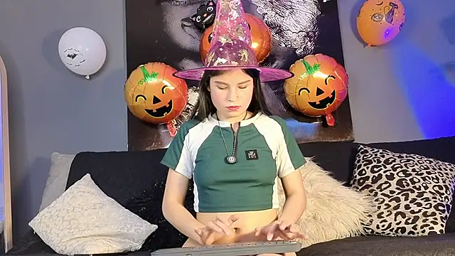 Snapshot of celestesecrett chatting on 10-24-25, 06:59 celestesecrett online show from 10-24-25, 06:59