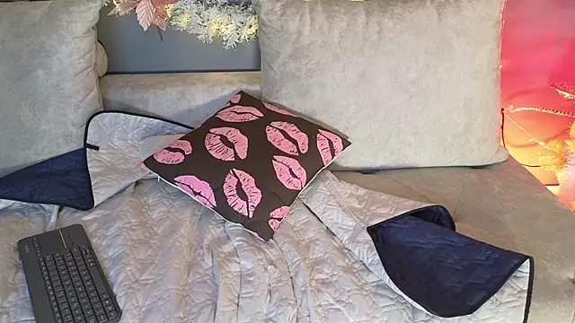 Snapshot of celestesecrett chatting on 12-14-25, 07:58 celestesecrett online show from 12-14-25, 07:58