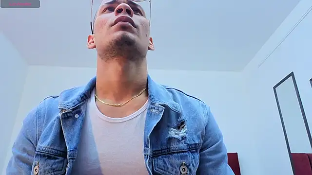 Snapshot of DaamonSlader_ chatting on 11-11-25, 08:31 DaamonSlader online show from 11-11-25, 08:31