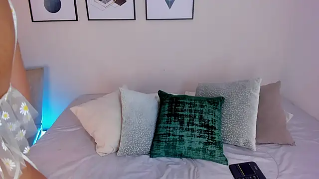 AilanaCortes online show from 12-19-25, 12:23