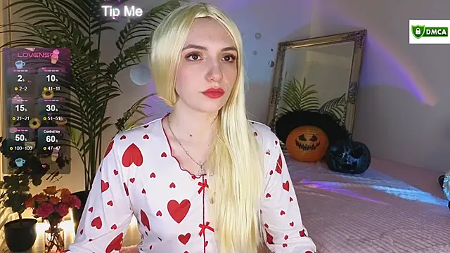 cute cake online show from 10-28-25, 12:41