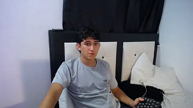 Snapshot of Dravith_Valery chatting on 02-17-26, 04:53 Dravith Valery online show from 02-17-26, 04:53