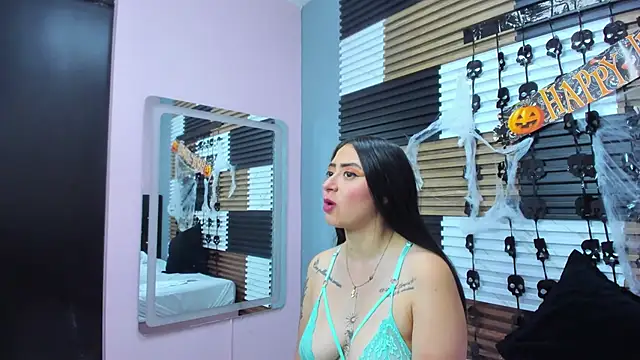 JuliethCruz  online show from 11-02-25, 01:24