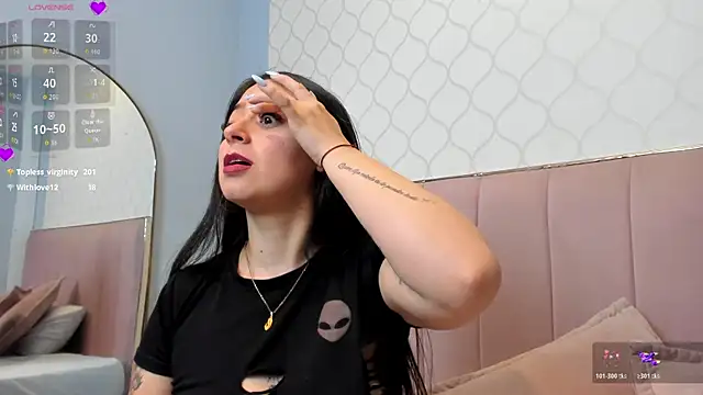 JuliethCruz  online show from 04-18-26, 07:58