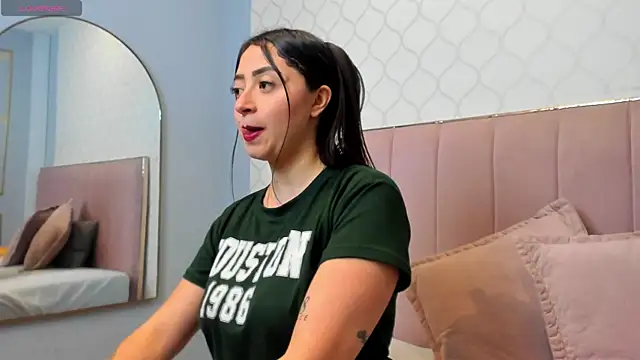 JuliethCruz  online show from 05-06-26, 06:13