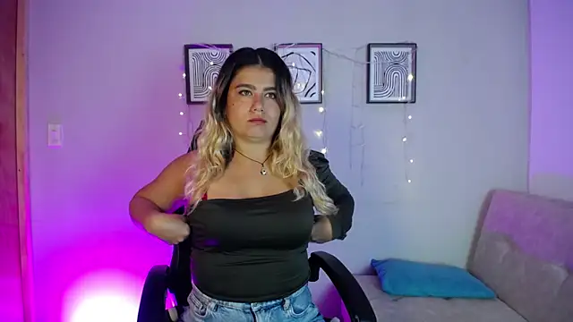 Sweet Bella Valery online show from 04-01-26, 12:06