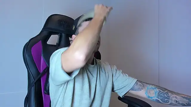 Snapshot of Mike_montoya01 chatting on 12-05-25, 12:25 Mike montoya01 online show from 12-05-25, 12:25