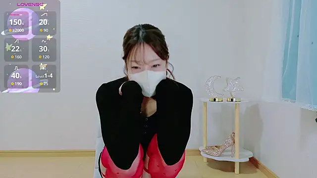 TSUKI circle online show from 11-04-25, 02:43