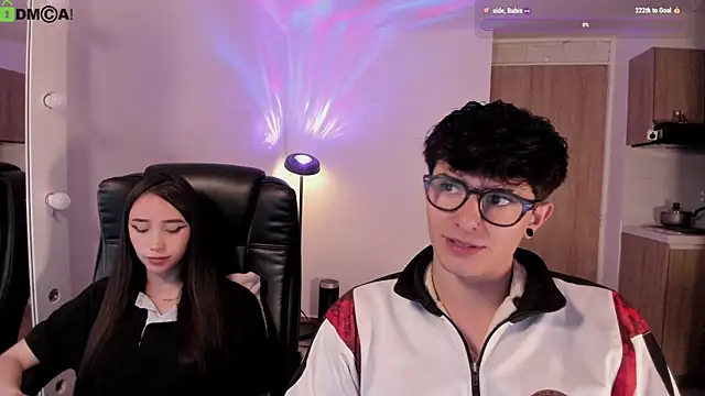 Snapshot of Mikeyvioleta_ chatting on 05-27-26, 08:33 Mikeyvioleta online show from 05-27-26, 08:33
