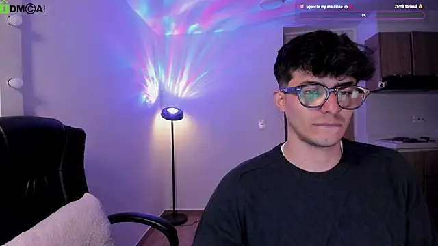Snapshot of Mikeyvioleta_ chatting on 05-31-26, 04:09 Mikeyvioleta online show from 05-31-26, 04:09