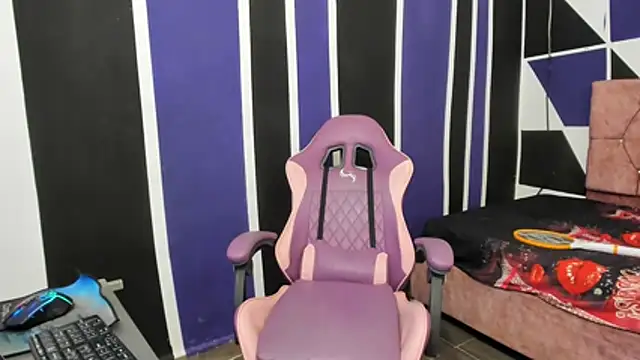 scarleth18 online show from 12-19-25, 07:43