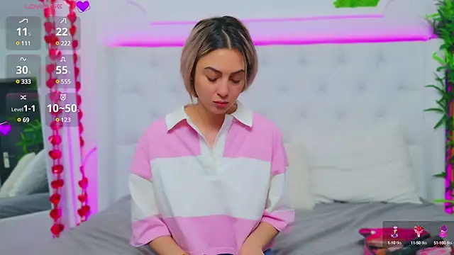 Snapshot of AriannaSins chatting on 03-21-25, 01:12 AriannaSins online show from 03-21-25, 01:12