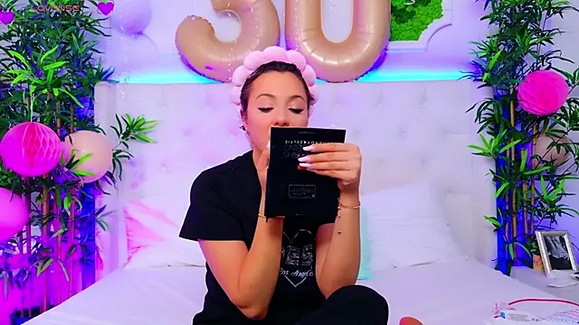 Snapshot of AriannaSins chatting on 09-11-25, 12:16 AriannaSins online show from 09-11-25, 12:16