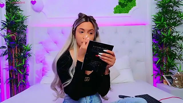 Snapshot of AriannaSins chatting on 11-05-25, 02:28 AriannaSins online show from 11-05-25, 02:28