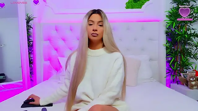 Snapshot of AriannaSins chatting on 12-16-25, 01:49 AriannaSins online show from 12-16-25, 01:49