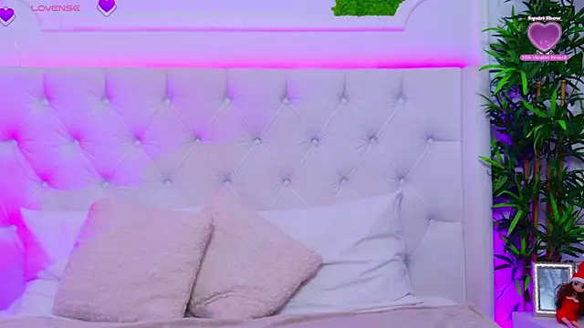 Snapshot of AriannaSins chatting on 12-22-25, 01:19 AriannaSins online show from 12-22-25, 01:19