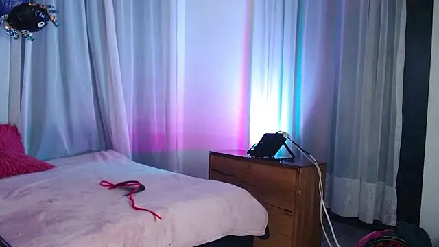 antonella rosecs online show from 10-17-25, 04:37