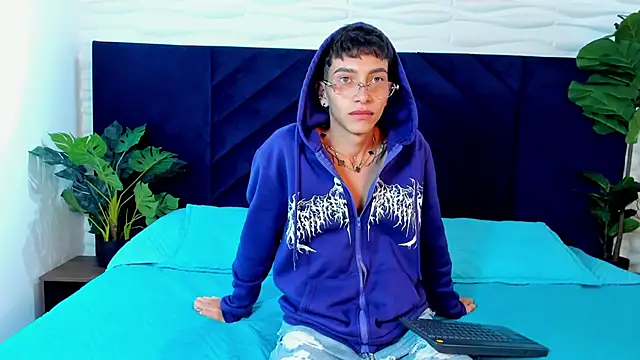 Tiam muller online show from 10-24-25, 03:47