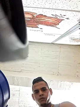 Snapshot of Daiberrubio chatting on 10-27-25, 02:26 Daiberrubio online show from 10-27-25, 02:26